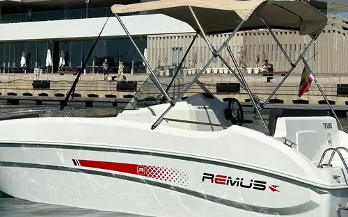 Nicht lizenziertes Boot, València, Spanien, Valencia Pass.