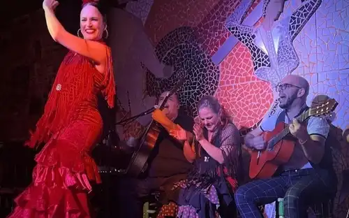 El Toro y la Luna Tablao Flamenco Show mit Abendessen und Getränk, València, Spanien, Valencia Pass.