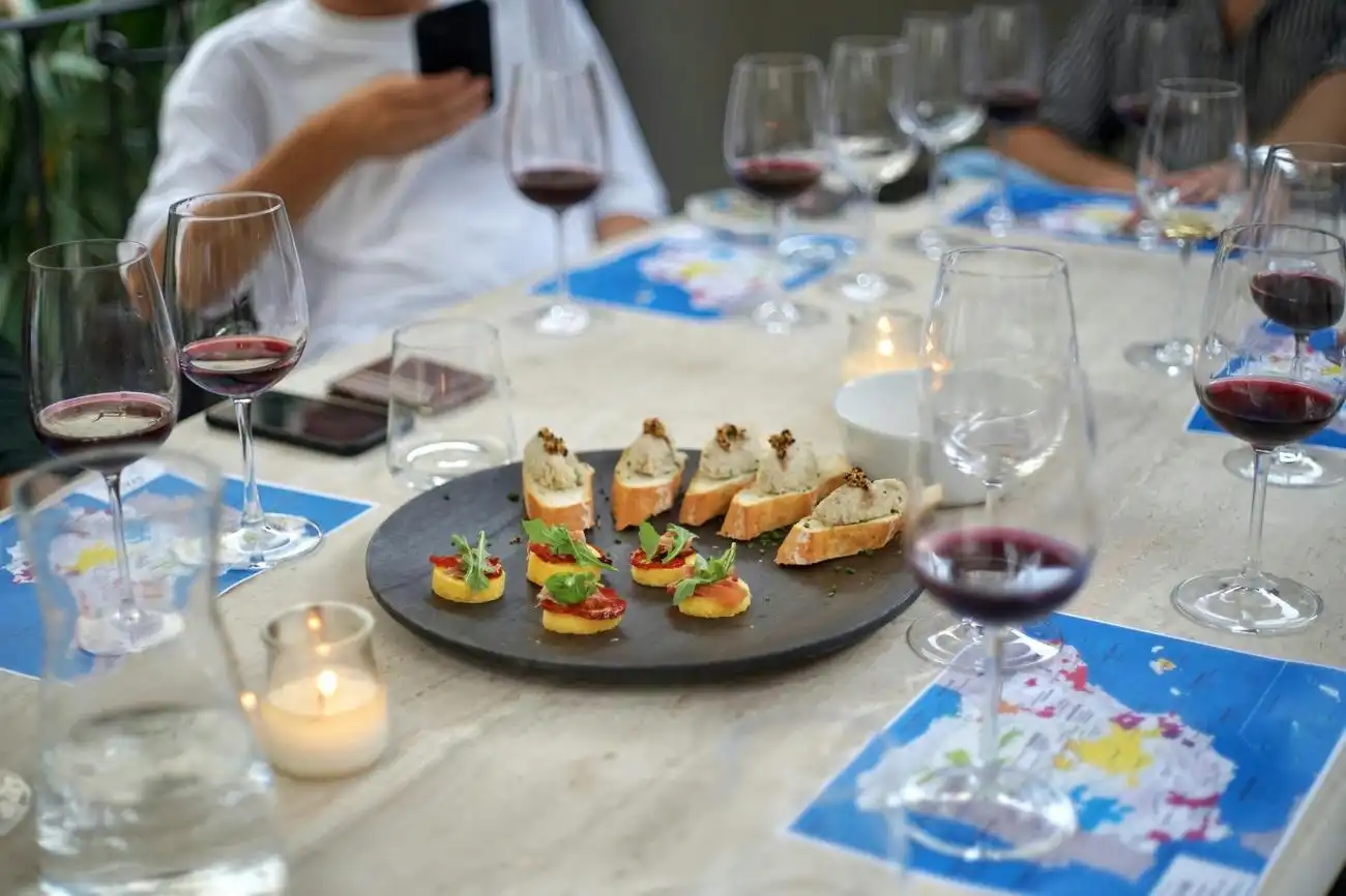 Valencia: Weinverkostung mit professionellem Sommelier, València, Spanien, Valencia Pass.