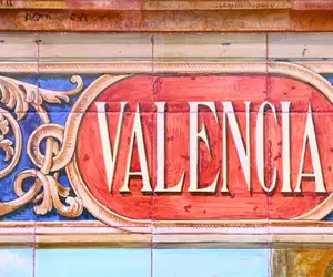 Erkunden Sie die Altstadt von Valencia mit einer geführten Tour - Buchen Sie die besten Erlebnisse mit Valencia Pass.