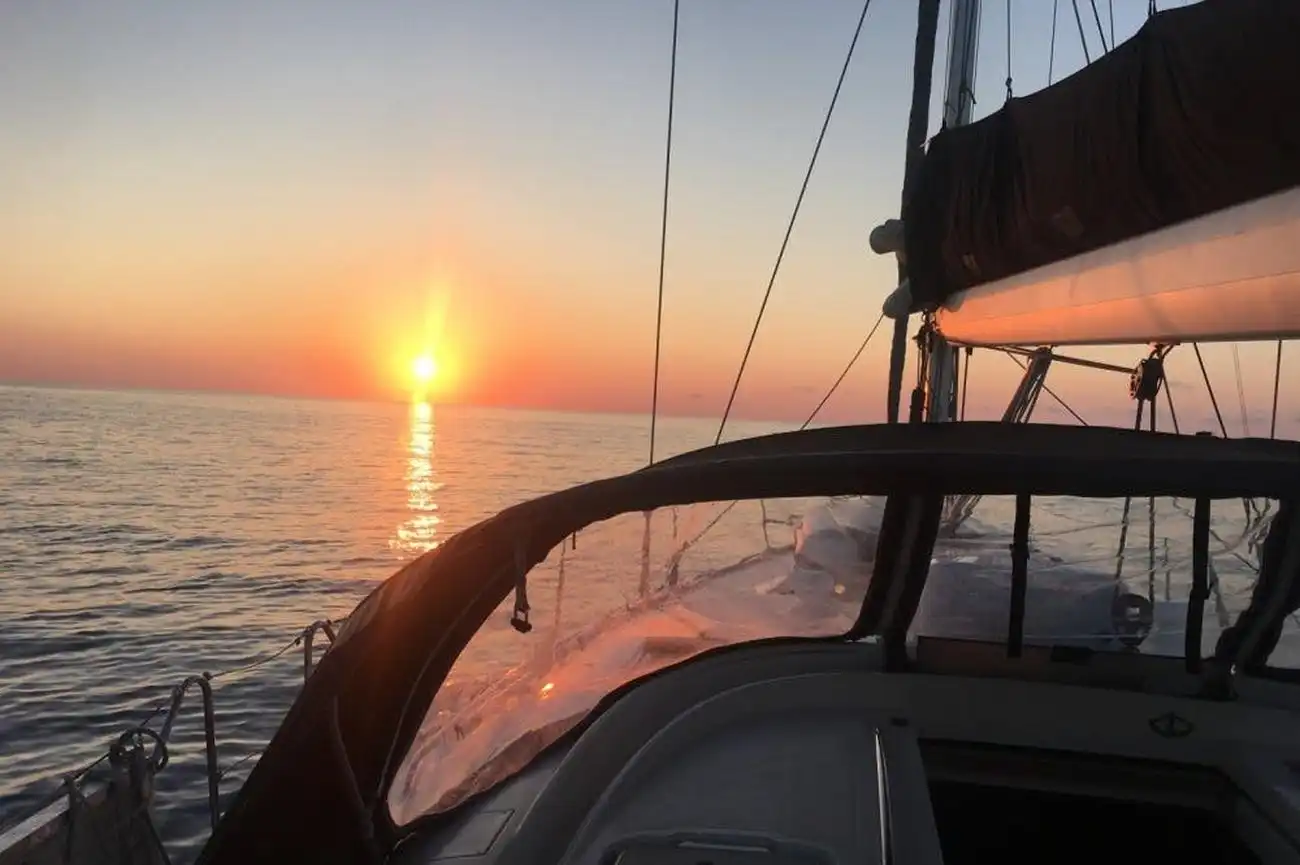 Valencia: Privates Segelboot bei Sonnenuntergang + Drink, València, Spanien, Valencia Pass.