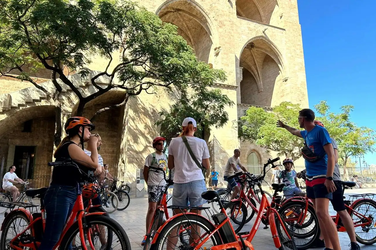 Valencia: Geführte E-Bike Tour für kleine Gruppen, València, Spanien, Valencia Pass.