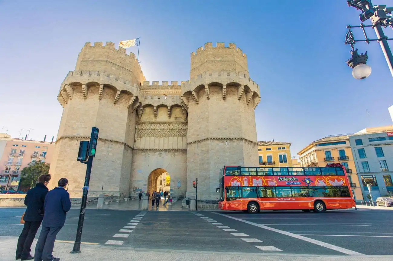 Valencia: 48-Stunden-Hop-on-Hop-off-Bus mit Albufera-Linie + Bootstour, València, Spanien, Valencia Pass.