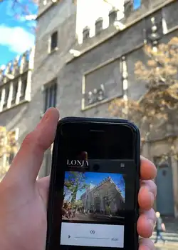 Verbessern Sie Ihre Besichtigung mit informativen Audioguides in Valencia, Spanien.