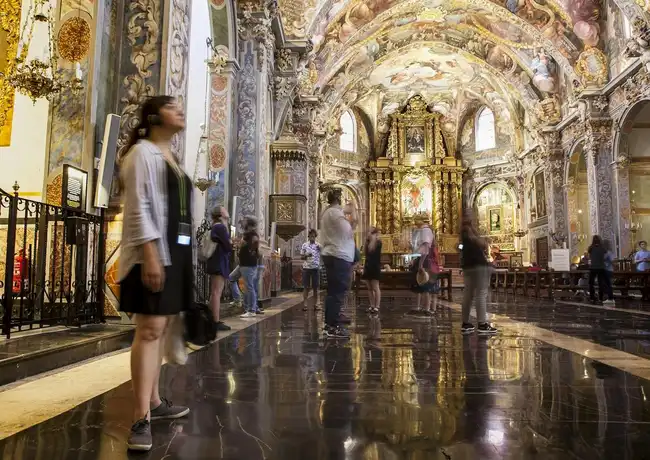 San Nicolás-kirken, Santos Juanes-kirken og silkemuseet: Lydguide, València, Spanien, Valencia Pass. San Nicolás-kirken, Santos Juanes-kirken og silkemuseet: Lydguide, València, Spanien, Valencia Pass.