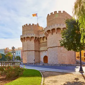 Erkunden Sie den Torres de Serranos Turm mit einer geführten Tour in Valencia - Entdecken Sie Top-Attraktionen mit Valencia Pass.