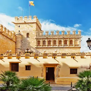 Besuchen Sie die historische Seidenbörse in Valencia mit einem Eintrittsticket - Vergleichen Sie Optionen mit Valencia Pass.