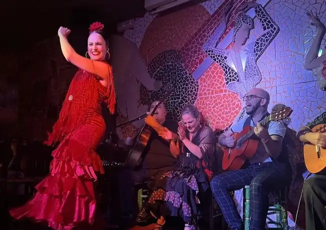 El Toro y la Luna Tablao Flamenco Show mit Abendessen und Getränk, València, Spanien, Valencia Pass.