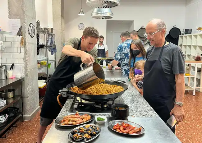 Valencia: Paella-Kochkurs, Tapas, Sangria & Ruzafa-Marktbesuch, València, Spanien, Valencia Pass.