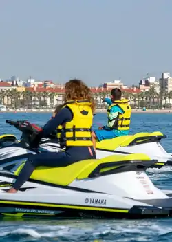 Erkunden Sie Valencias Wasserwege mit einem privaten Boot, Spanien.