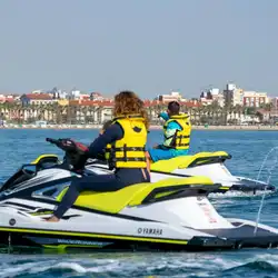 Erkunden Sie Valencias Wasserwege mit einem privaten Boot, Spanien.