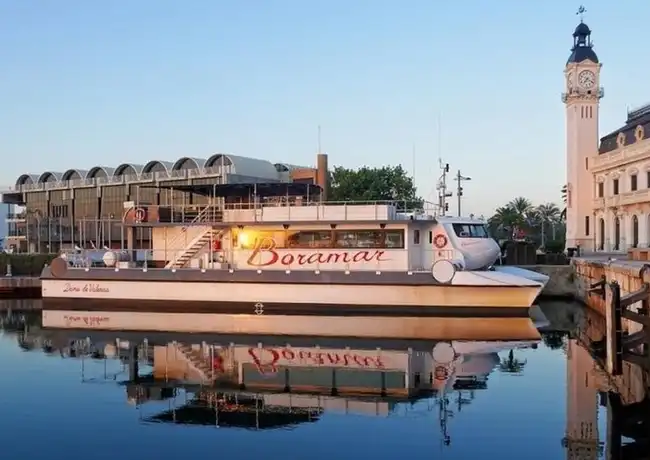 Valencia: Bootstour bei Sonnenuntergang mit dem Katamaran, València, Spanien, Valencia Pass.